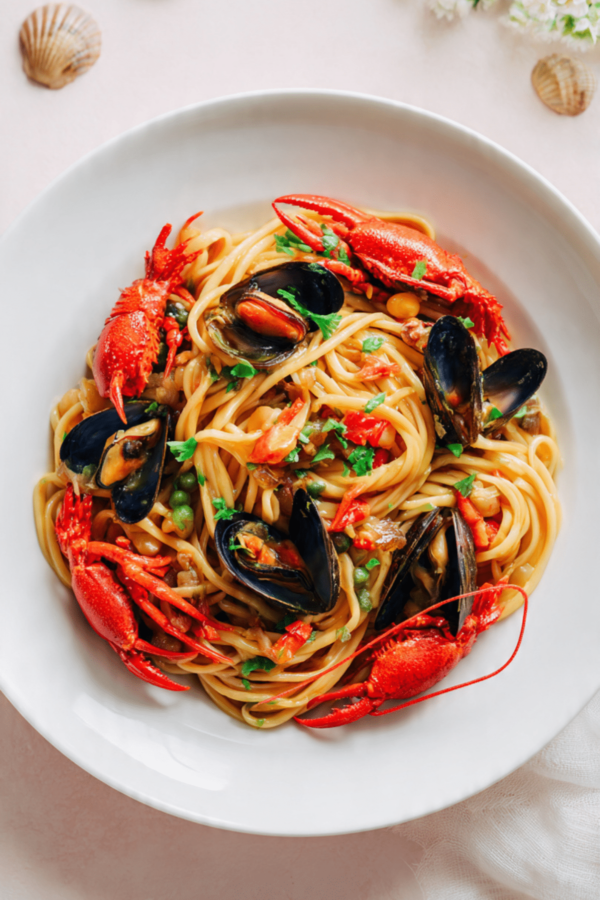 Noodles with Mussels and Crayfish