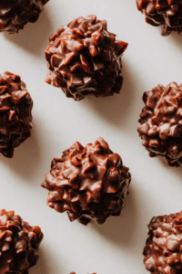 5-ingredient Chocolate Strawberry Cluster Pops